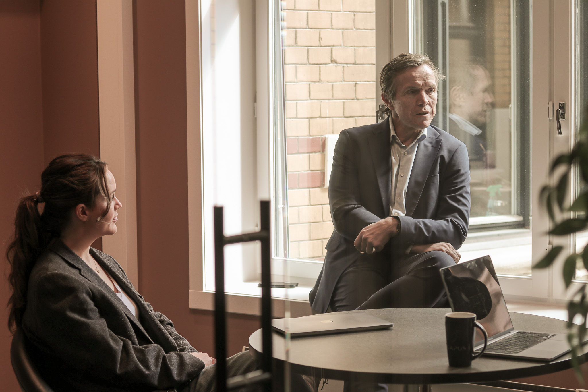 Proaktiv search og relasjonsbygging: Slik når du de beste seniorkandidatene